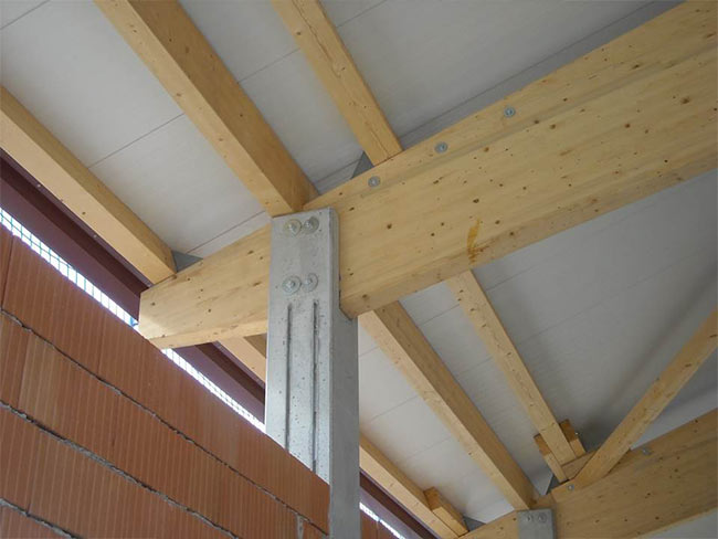 Betonstützen mit Halfenschienen für Mauerwerk