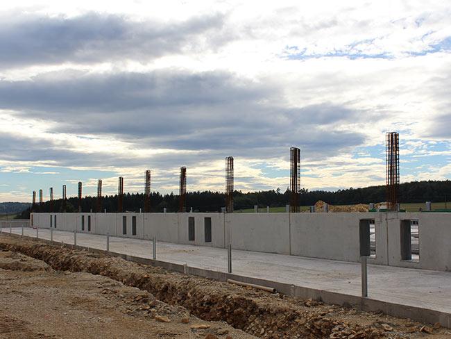 Stahlbetonwand mit Anschluss für Stahlbetonstützen